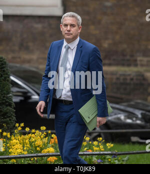 A Downing Street, Londra, Regno Unito. Il 20 marzo 2019. Stephen Barclay, Segretario di Stato per la chiusura dell'Unione europea, Brexit Segretario, arriva a Downing Street prima che il Primo Ministro lascia n. 10 Per PMQs. Credito: Malcolm Park/Alamy Live News. Foto Stock