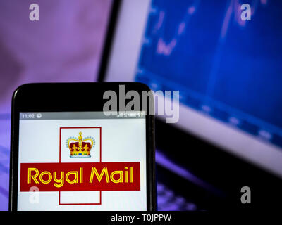 L'Ucraina. 20 Mar, 2019. Royal Mail plc logo azienda vede visualizzato su un telefono intelligente. Credito: Igor Golovniov SOPA/images/ZUMA filo/Alamy Live News Foto Stock