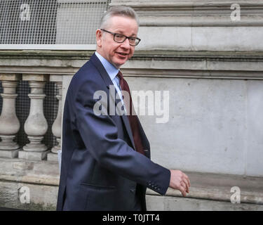 Westminster, Londra, Regno Unito. 20 Mar, 2019. Michael Gove MP, Segretario di Stato per l'ambiente, l'alimentazione e gli affari rurali. Entrando a Downing Street. Credito: Imageplotter/Alamy Live News Foto Stock