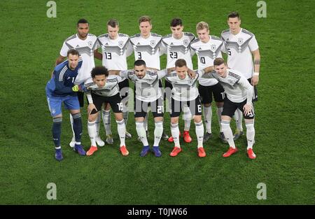 Wolfsburg, Deutschland. 20 Mar, 2019. firo: 20.03.2019, calcio, 2018/2019, Landerspiel: Nazionale: Germania - Serbia foto del team, MAnnschaftsfoto, GER | Utilizzo di credito in tutto il mondo: dpa/Alamy Live News Foto Stock