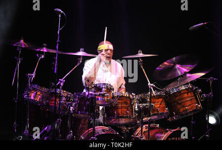 Brno, Repubblica Ceca. 20 Mar, 2019. Noi batterista jazz Billy Cobham compie durante il suo progetto Crosswinds entro Jazzfest Brno, Repubblica Ceca, il 20 marzo 2019. Credito: Igor Zehl/CTK foto/Alamy Live News Foto Stock