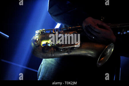 Brno, Repubblica Ceca. 20 Mar, 2019. Jazzista Ondrej Stveracek suona con il suo quartetto jazz durante il suo progetto spaziale entro Jazzfest Brno, Repubblica Ceca, il 20 marzo 2019. Credito: Igor Zehl/CTK foto/Alamy Live News Foto Stock