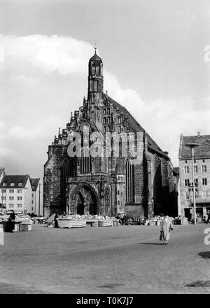 Geografia / viaggi, Germania, Norimberga, chiese, Frauenkirche, costruito: 1352 - 1362, vista esterna, sessanta, Additional-Rights-Clearance-Info-Not-Available Foto Stock