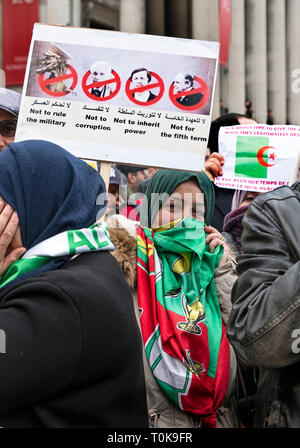 Protesta algerino in Trafalgar Place London calling per il Presidente Abdelaziz Bouteflika di step-down. Foto Stock