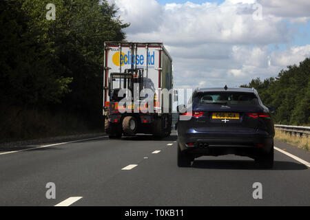 Il traffico sulla A303 Trunk Road Inghilterra Foto Stock