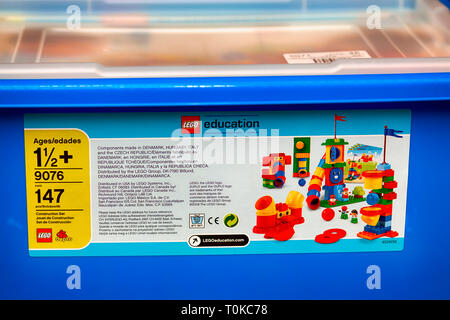 Tambov, Federazione Russa - Agosto 21, 2011 Nuovo Lego Duplo istruzione box. Close-up. Foto Stock