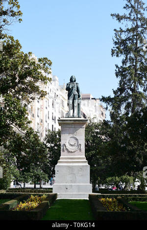 MADRID-SPAGNA-Feb 19, 2019: Statua del pittore Bartolomé Esteban Murillo si trova nella Plaza de Murillo, tra il Museo del Prado e il bot Foto Stock