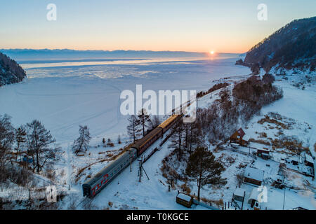 Trans-Siberian Ferrovia a Lago Baikal, Russia Foto Stock