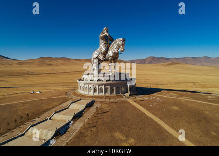 Gengis Khan statua equestre, Tsonjin Boldog, Provincia Töv, Mongolia Foto Stock