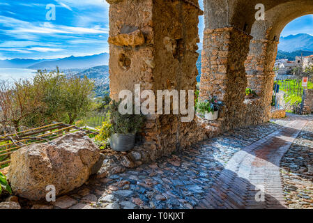 Italia Liguria Savona Provincia il borgo di Verezzi Foto Stock