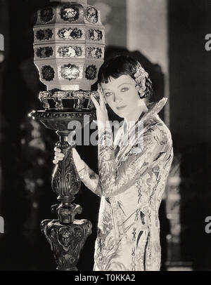 Ritratto promozionali di Myrna Loy la maschera di Fu mancesi 1932 Foto Stock