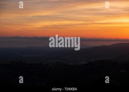 Barranco del Infierno, Hells Canyon, Vall de Laguart, Monte Montgo in background, provincia di Alicante, Spagna Foto Stock