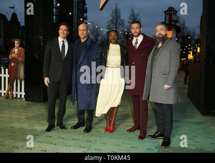 (Da sinistra a destra) Peter Safran, Mark Strong, Andi Osho, Zachary Levi e David F. Sandberg arrivando per l'apertura ufficiale di Shazam luna park, ispirato dai superpoteri di DC hero SHAZAM!, a Bernie Spagna Gardens, South Bank di Londra. Foto Stock