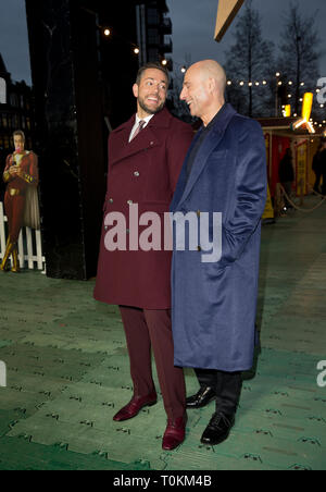 (Da sinistra a destra) Zachary Levi e Mark Strong arrivando per l'apertura ufficiale di Shazam luna park, ispirato dai superpoteri di DC hero SHAZAM!, a Bernie Spagna Gardens, South Bank di Londra. Foto Stock