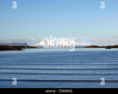 Isola di rum da Arisaig, Scozia, Gran Bretagna, d'inverno. Foto Stock