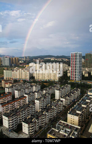 Densamente costruire città cinese di Kunming nella provincia dello Yunnan Foto Stock