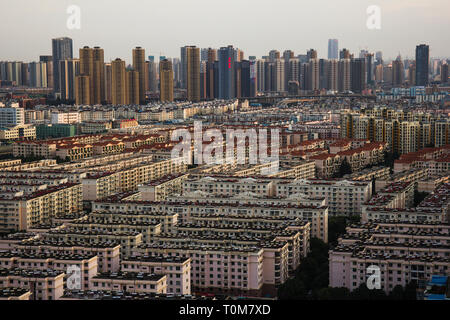 Densamente costruire città cinese di Kunming nella provincia dello Yunnan Foto Stock