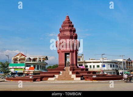 Krong Pailin, Cambogia. Indipendenza Monumento a Pailin centro città; l'ultima dimora di Pol Pot e il ritiro finale dei Khmer Rossi. 30-11-2018 Foto Stock