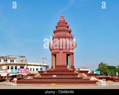 Krong Pailin, Cambogia. Indipendenza Monumento a Pailin centro città; l'ultima dimora di Pol Pot e il ritiro finale dei Khmer Rossi. 30-11-2018 Foto Stock