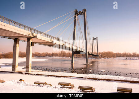 Un ponte pedonale a Krasnoyarsk, Siberia, Russia Foto Stock