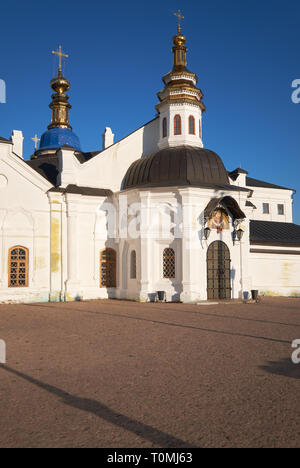 La vista di stile barocco Pokrovsky cattedrale d'inverno. Cremlino Tobolsk. Tobolsk. La Russia Foto Stock