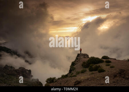 Pico do Arieiro al tramonto, sentiero escursionistico dalla stazione radio, Madera, stazione radio Pico do Arieiro, Portogallo Foto Stock