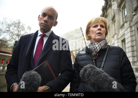 Gruppo indipendente MPs Umunna Chuka e Anna Soubry arrivando al cabinet office in Westminster, Londra, per una riunione. Foto Stock