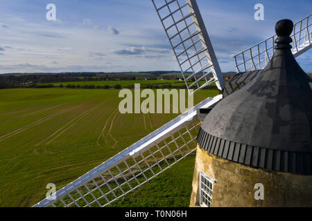 Drone shot del mulino a vento a grande Haseley ,Oxfordshire Foto Stock