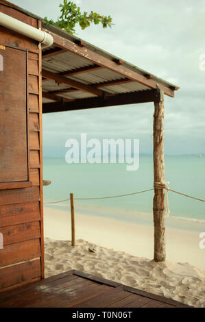 Povera a beach hut sulla spiaggia a Putney, Great Keppel Island, Queensland, Australia Foto Stock