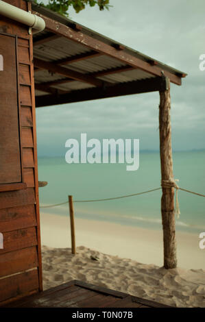 Povera a beach hut sulla spiaggia a Putney, Great Keppel Island, Queensland, Australia Foto Stock