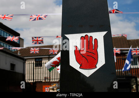 Wandbild/ murale mit dem cervi Logo 'UDA - Ulster Defence Association", das an den Buegerkrieg erinnert, im protestantischen Teil Belfasts, in der Naehe Foto Stock