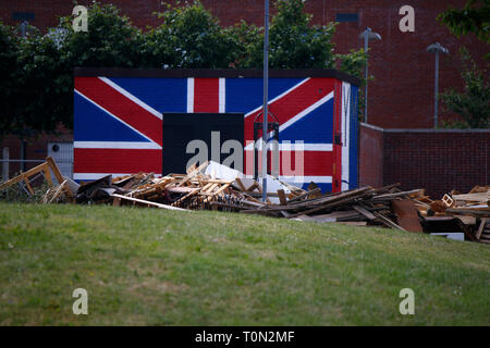 Britische Fahne - Wandbild/ murale, das an den Buergerkrieg erinnert , im protestantischen Teil Belfasts, Shankill Road, Belfast, Nordirland (nur fuer Foto Stock