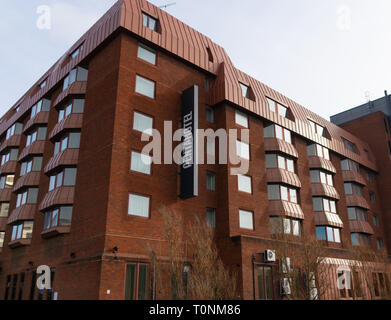 Reading, Regno Unito - 09 Febbraio 2019: Il Pentahotel edificio sulla strada di Oxford Foto Stock