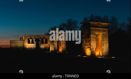 Bel tramonto dopo il tempio di Debod a Madrid Foto Stock