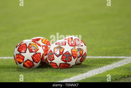 Una vista generale di Adidas corrispondono a sfere Foto Stock