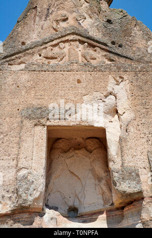 Close up della facciata e sculture in rilievo della Frigia tempio di Aslankaya, VII secolo A.C. Valle Phyrigian, Emre Lago, Vicino Döğer, Turchia. 0 Foto Stock