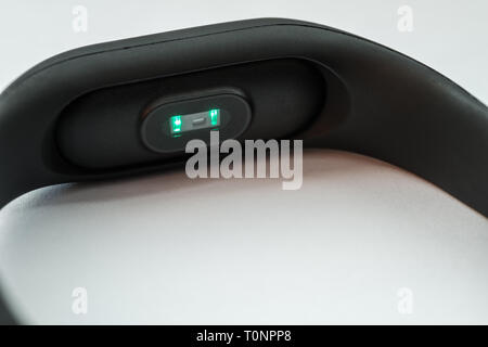 Smart di orologi con un ossimetro da polso sensore. Foto Stock