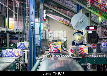 Tenerife, Spagna - 3 Gennaio 2018 : Banana factory linea di confezionamento in Tenerife, Isole Canarie Spagna Foto Stock