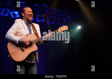 Colin Hay, Australian cantante e cantautore e ex cantante della band australiana degli uomini al lavoro esegue solo nel 2011. Foto Stock