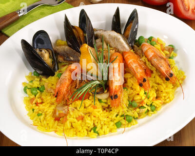 La paella su una piastra Foto Stock