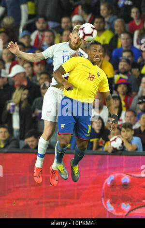 Orlando, Florida, Stati Uniti d'America. Xxi Mar, 2019. Noi defender Tim risma (13) e l'Ecuador centrocampista Antonio Valencia (16) in azione durante un amichevole internazionale tra gli Stati Uniti e l'Ecuador a Orlando City Stadium il 21 marzo 2019 a Orlando, Florida. © 2019 Scott A. Miller. Credito: Scott A. Miller/ZUMA filo/Alamy Live News Foto Stock