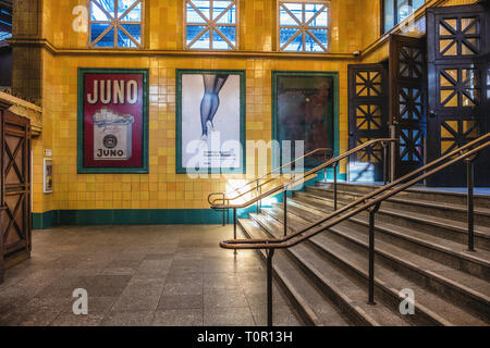 Berlino, Schöneberg. La stazione Wittenbergplatz della metropolitana U-Bahn stazione ferroviaria serve U1,U2 E U3 linee. Interno della stazione Foto Stock