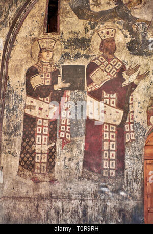 Foto & Immagine di Vardzia grotta medievale chiesa della Dormizione interni dipinti a secco della regina Tamar & Giorgi III, parte della grotta città e monas Foto Stock