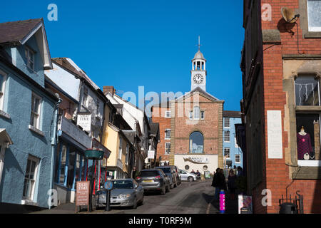 Town Hall e High Street, Vescovi Castello, Shropshire, Inghilterra, Regno Unito Foto Stock