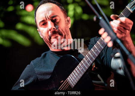 Norvegia - Oslo, 20 marzo 2019. Dave Matthews Band eseguire un concerto dal vivo a Oslo Spektrum di Oslo. Qui il cantante e musicista Dave Matthews è visto dal vivo sul palco. (Photo credit: Gonzales foto - Terje Dokken). Foto Stock