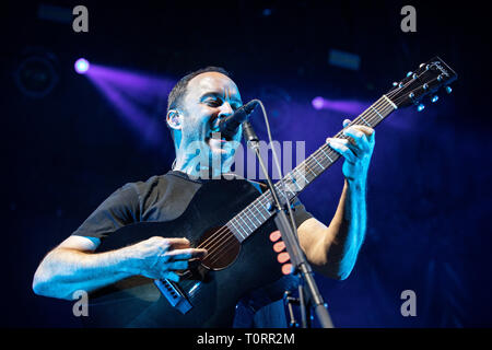 Norvegia - Oslo, 20 marzo 2019. Dave Matthews Band eseguire un concerto dal vivo a Oslo Spektrum di Oslo. Qui il cantante e musicista Dave Matthews è visto dal vivo sul palco. (Photo credit: Gonzales foto - Terje Dokken). Foto Stock