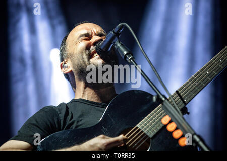 Norvegia - Oslo, 20 marzo 2019. Dave Matthews Band eseguire un concerto dal vivo a Oslo Spektrum di Oslo. Qui il cantante e musicista Dave Matthews è visto dal vivo sul palco. (Photo credit: Gonzales foto - Terje Dokken). Foto Stock