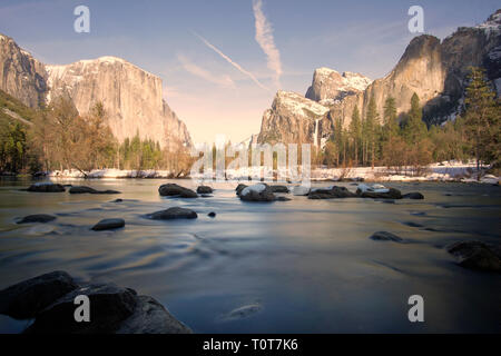 Il parco nazionale di Yosemite Valley View in inverno Foto Stock