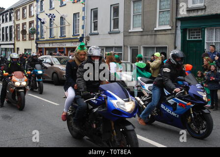 Motocicli in San Patrizio parata del giorno,Rathkeale, County Limerick, Irlanda. Foto Stock