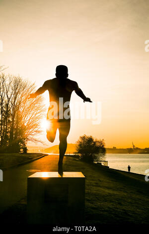 Sunrise, Harry Jerome statua, Stanley Park, Vancouver, British Columbia, Canada Foto Stock